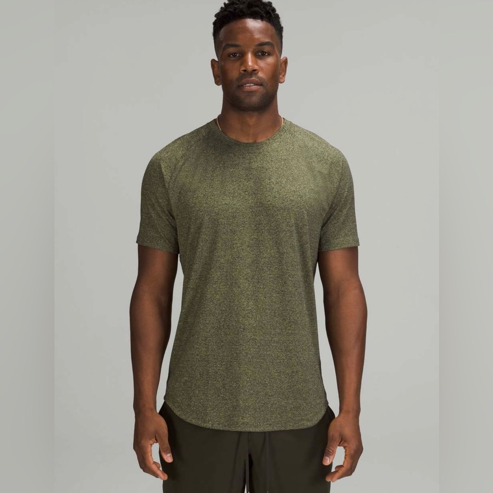 Lululemon athletica Men's Short Sleeve Tee in Olive Green Heather, Size XL